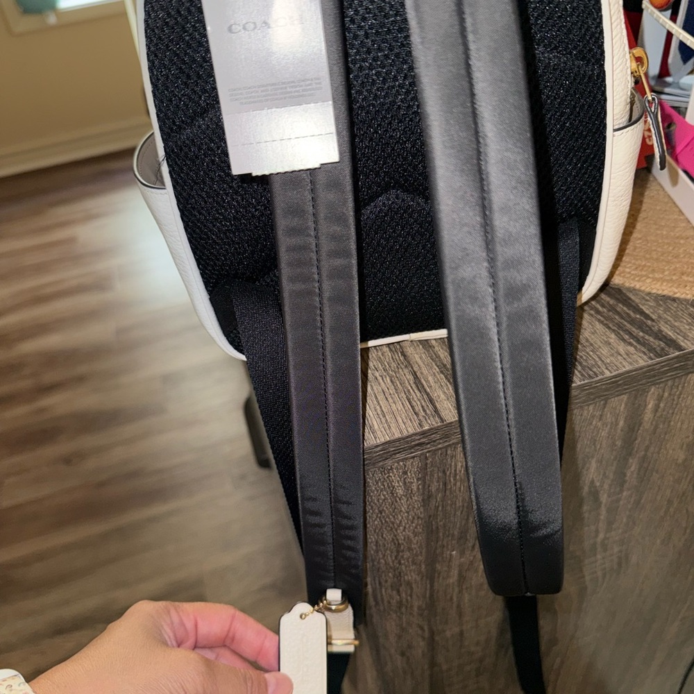 Coach Cream Backpack with 🐈 cat - Picture 3 of 4